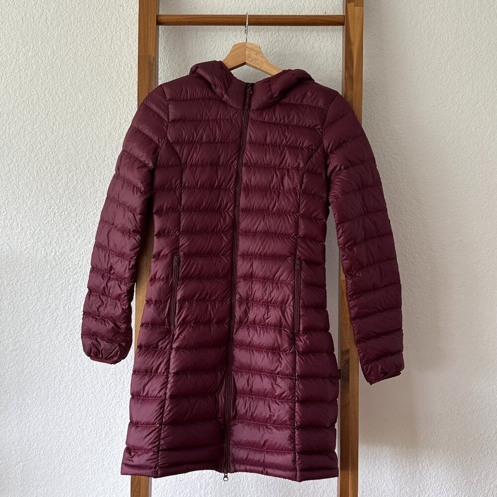 Aritizia TNA The Botanie Super Light Puff Coat Nylon Zip Up Burgundy